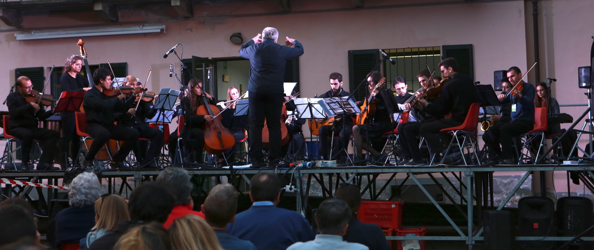 La Cororchestra in concerto... e gli altri dove sono?